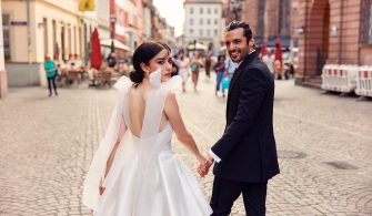 Özge Gürel’in çok beğenilen mini gelinliğinin fiyatı ne kadar?