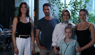 Film setinde hamilelik krizi