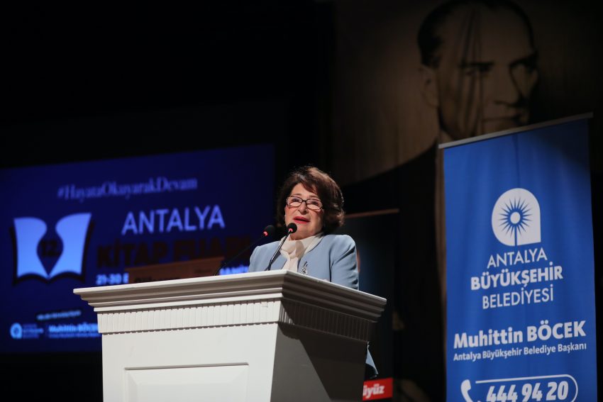 Gülseren Budayıcıoğlu’ndan ‘Kırmızı Pelerin’ geliyor