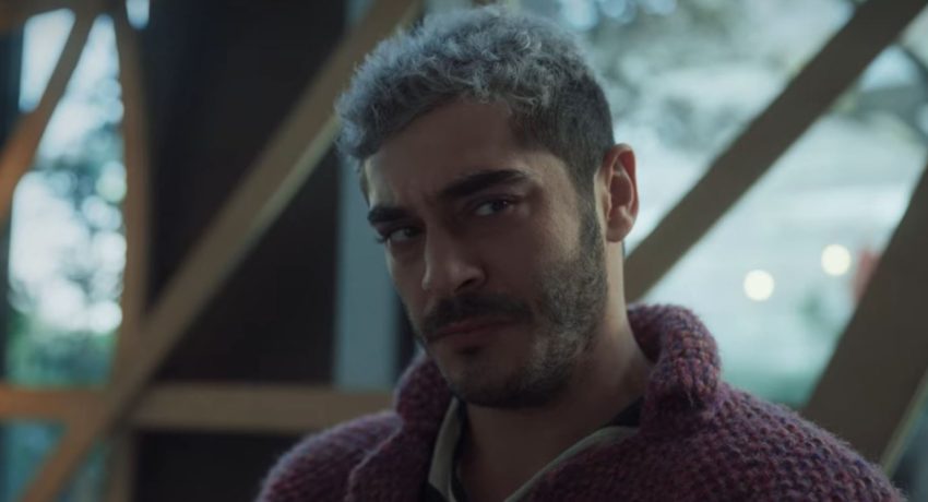 Reklam anlaşması olan Burak Deniz saçları yanmasın diye uğraştı