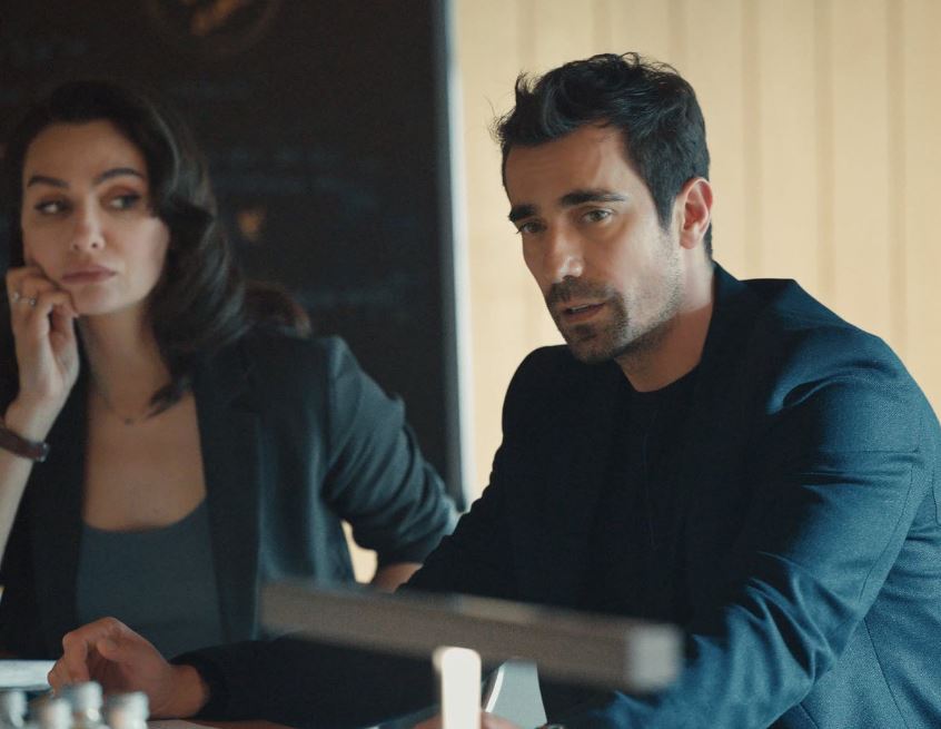 “Ölene Kadar” dizisiyle ekrana dönecek olan İbrahim Çelikkol’a ilk tebrik Birce Akalay’dan