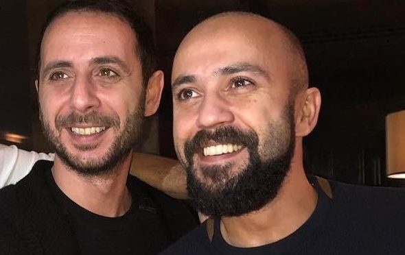 Sarp Akkaya’dan ikizi Kaya Akkaya’ya destek