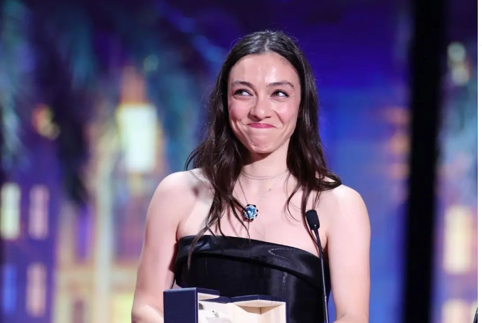 Merve Dizdar tarihe geçti, Cannes’ın ilk Türk “En İyi Kadın Oyuncu”su oldu