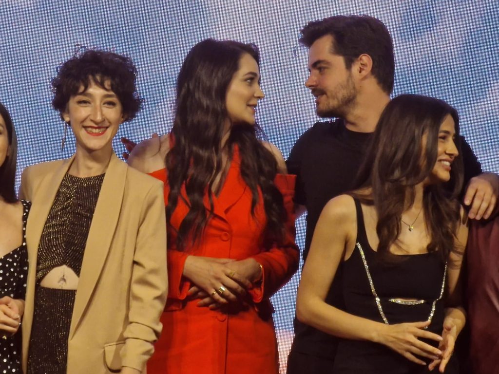 Gönül Dağı'nın kutlamasına gittiler... Gülsim Ali ve Berk Atan'dan şoke eden samimi haller!