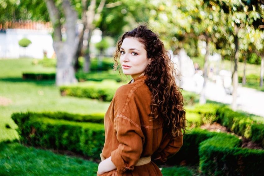 Serra Arıtürk satış rekorları kıran kitabın filminde başrolde