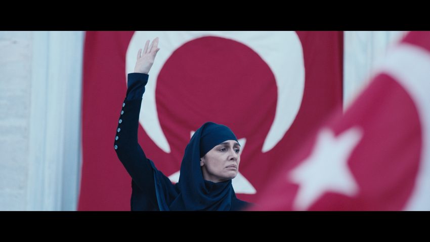 “Zaferin Rengi” filminden tüyleri diken diken Birce Akalay’lı Halide Edib Adıvar sahnesi