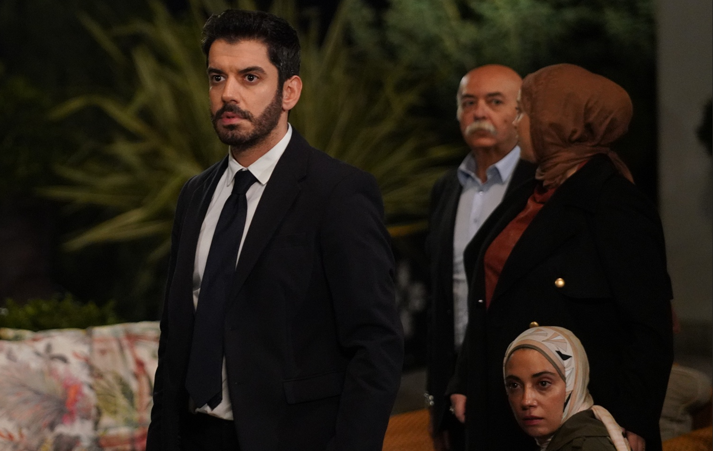“Kızılcık Şerbeti” 10 reytingi geçerek rekor kırdı