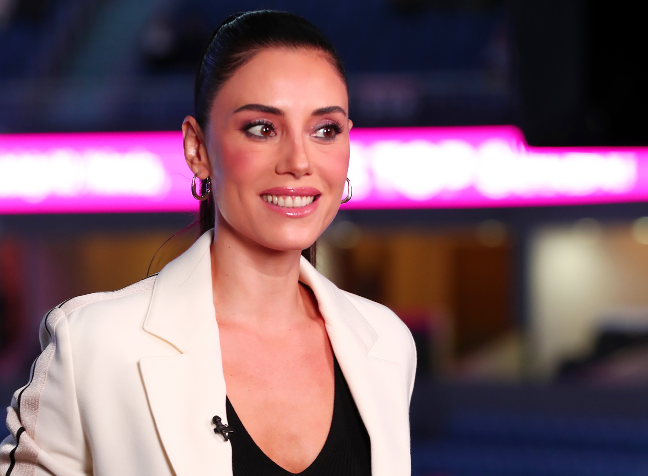 Pembe Top 10. yılında Cansu Dere’nin elinden havalandı