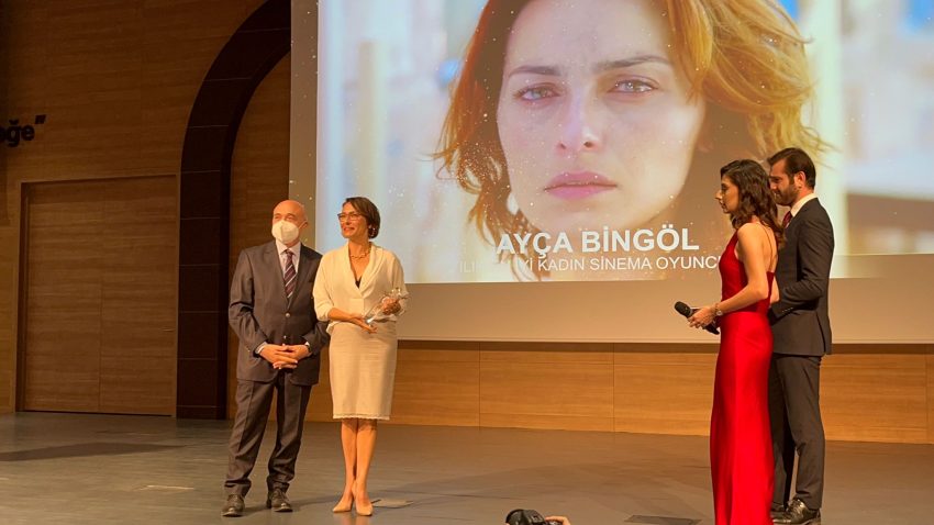 “Kirli Sepeti”nin Songül’ü Ayça Bingöl’e “Yılın En İyi Kadın Sinema Oyuncusu Ödülü”