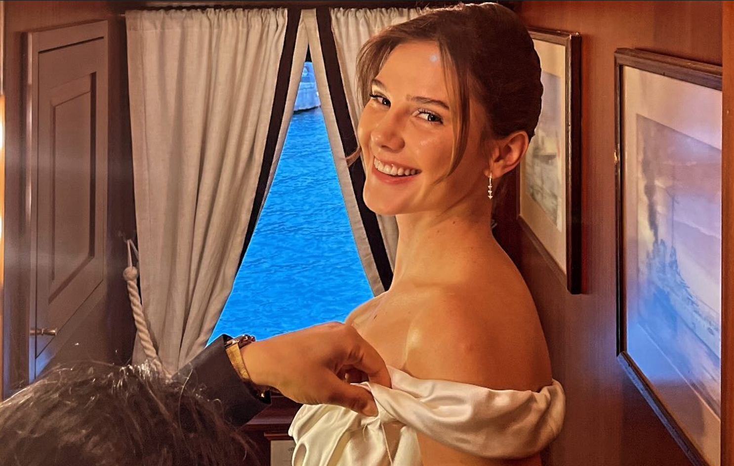Kırmızı çoraplı damat… Alina Boz ile Umut Evirgen’in nikahından ilk kareler