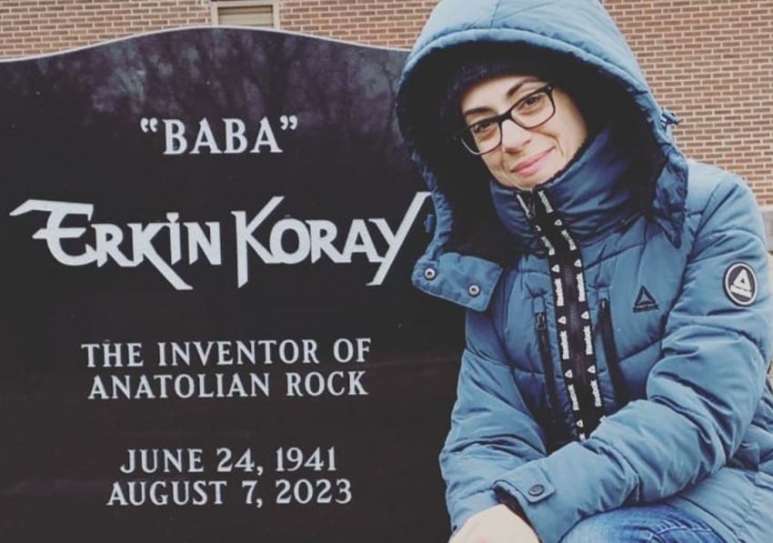 Erkin Koray’ın Kanada’daki “Baba” yazılı mezar taşını ilk kez paylaştı