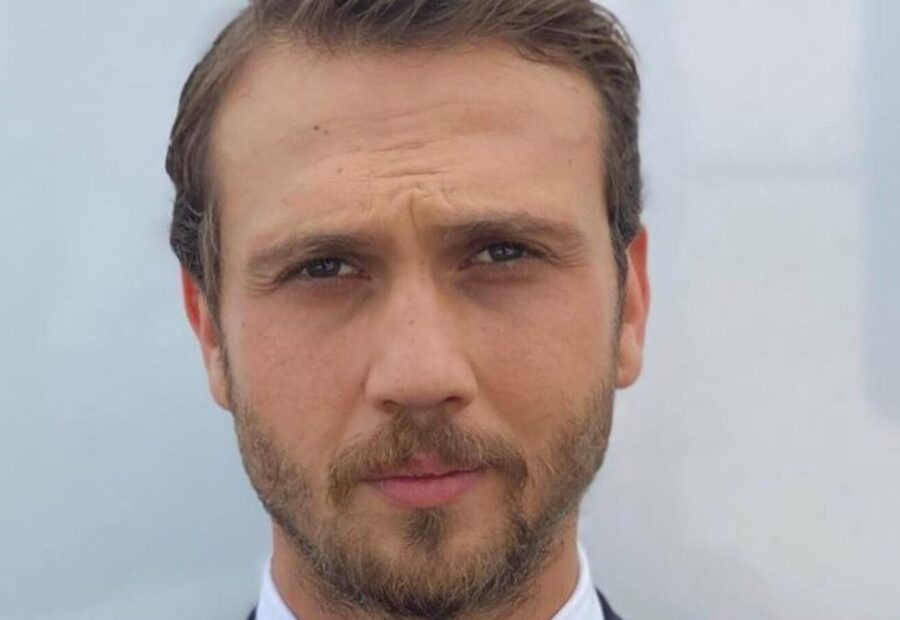 Aras Bulut İynemli’ye Kanal D’nin “İyilik Öğretmeni” dizisinden teklif
