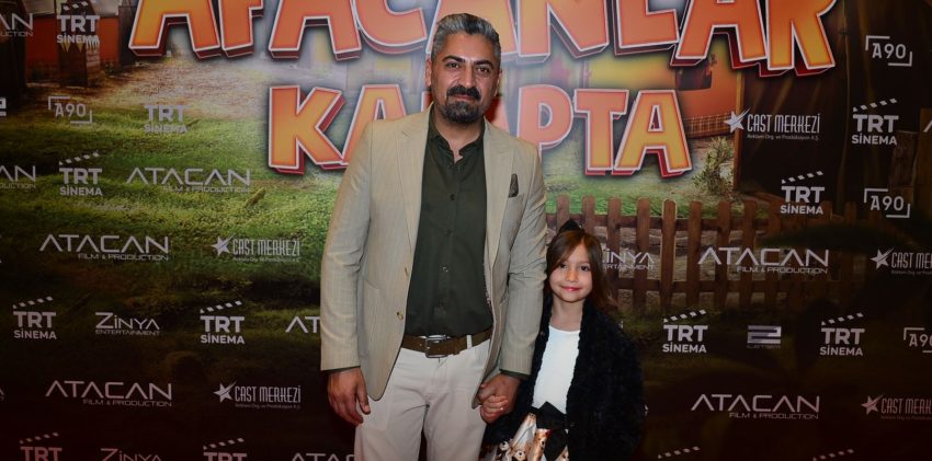 Bülent Polat kızı Doğa’yla “Afacanlar Kampta”  filminin galasında