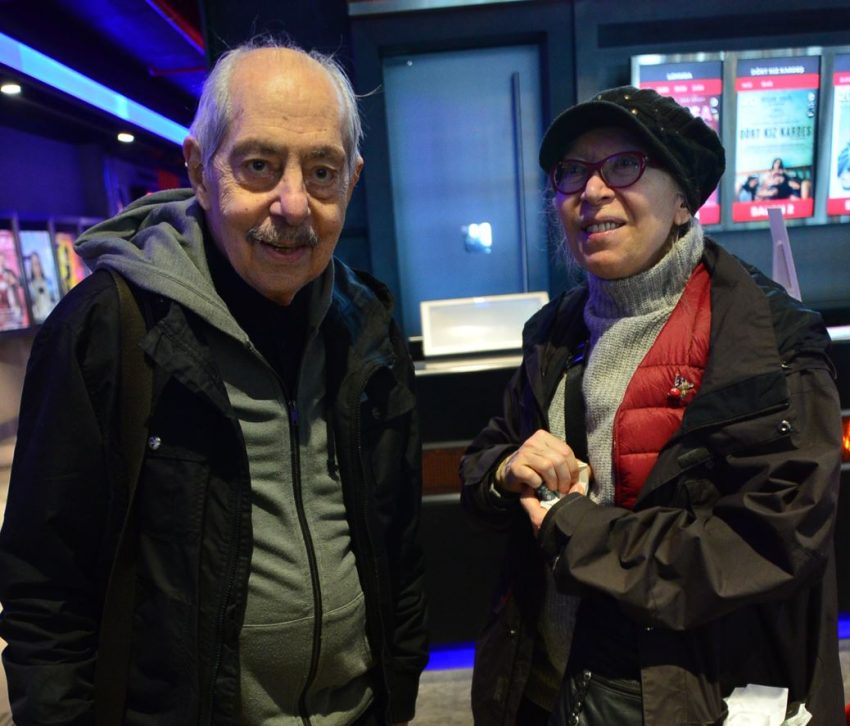 İki usta oyuncu Meral Çetinkaya ile Genco Erkal “Zavallılar” filmini izledi