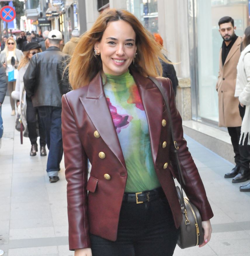 Seda Bakan kızlarına resim miras bırakmak için tablo satın alıyor