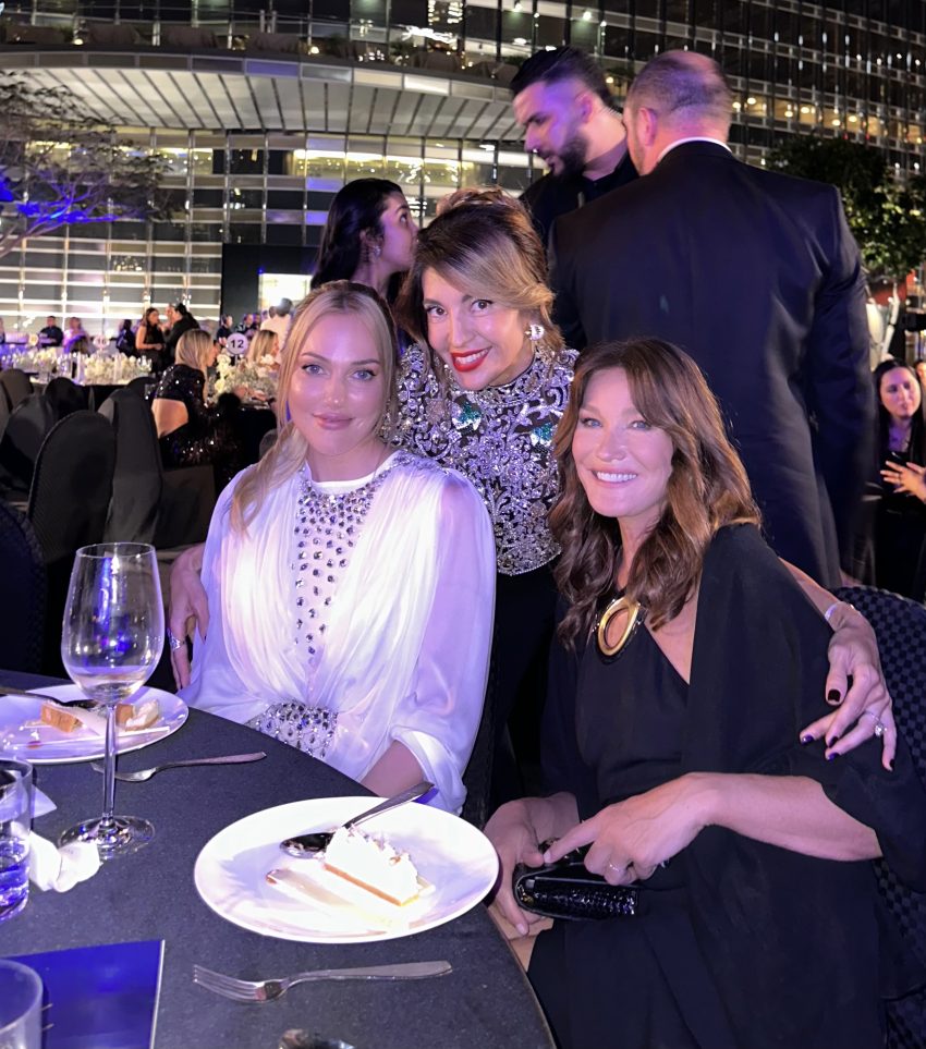 Meryem Uzerli ile Carla Bruni gala yemeğinde bir araya geldi