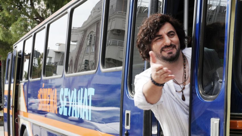 Cem Gelinoğlu’ndan “Beyaz Yaka” dizisi geliyor