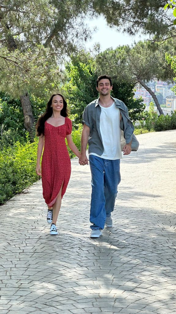 Bilal Yiğit Koçak ve Eylül Tumbar’ı buluşturan “Bir Ömrün Sonbaharı” filminden ilk kareler