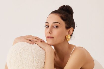 Cansu Dere “Mavi Orkide” dizisiyle dönüyor
