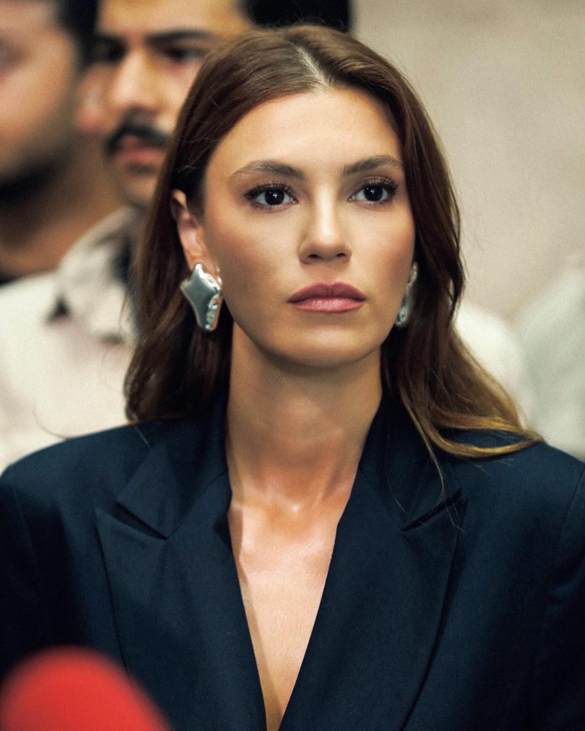 Yüsra Geyik “Sahtekârkar” dizisinin kadrosunda