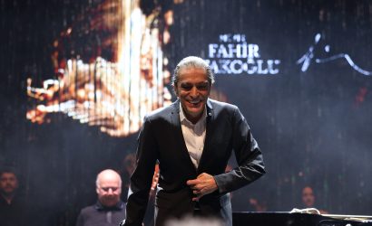 FAHİR ATAKOĞLU SAHNEDE