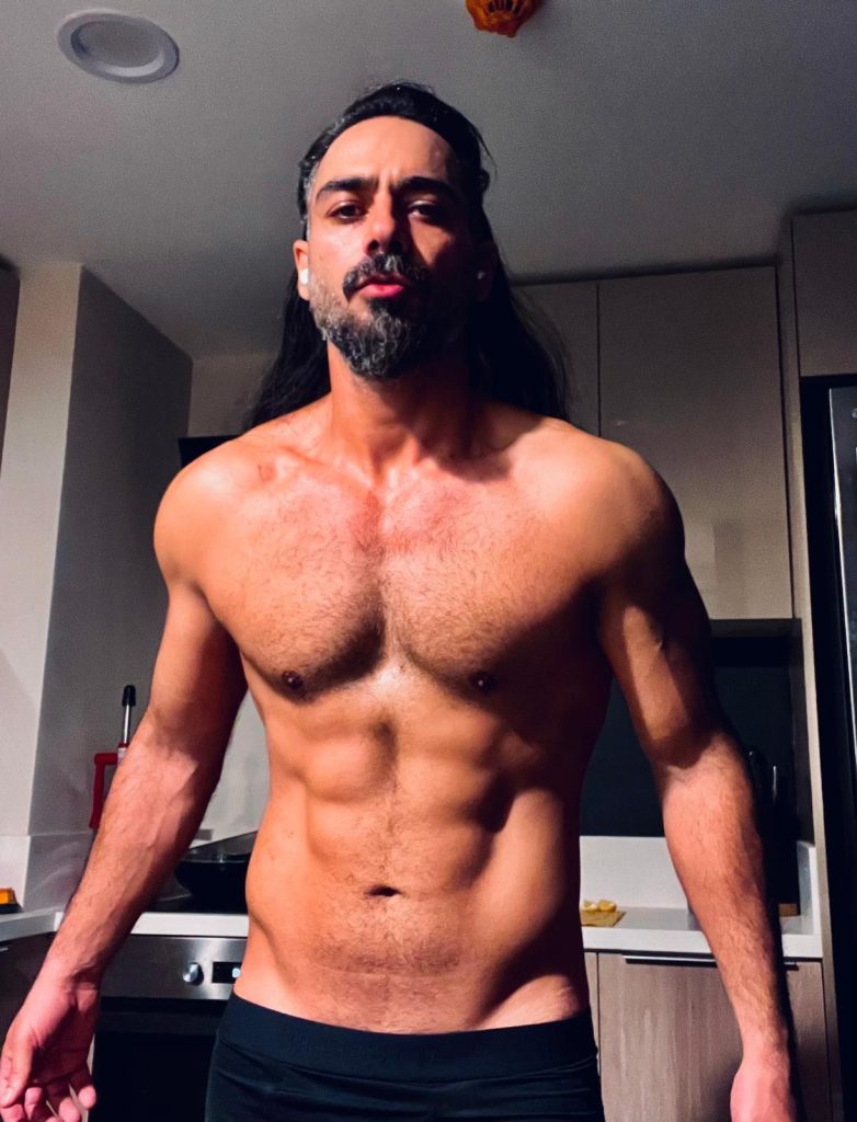 “Mezarlık” dizisinin Serdar’ı Olgun Toker yeni fiziğiyle görenleri şaşırtıyor