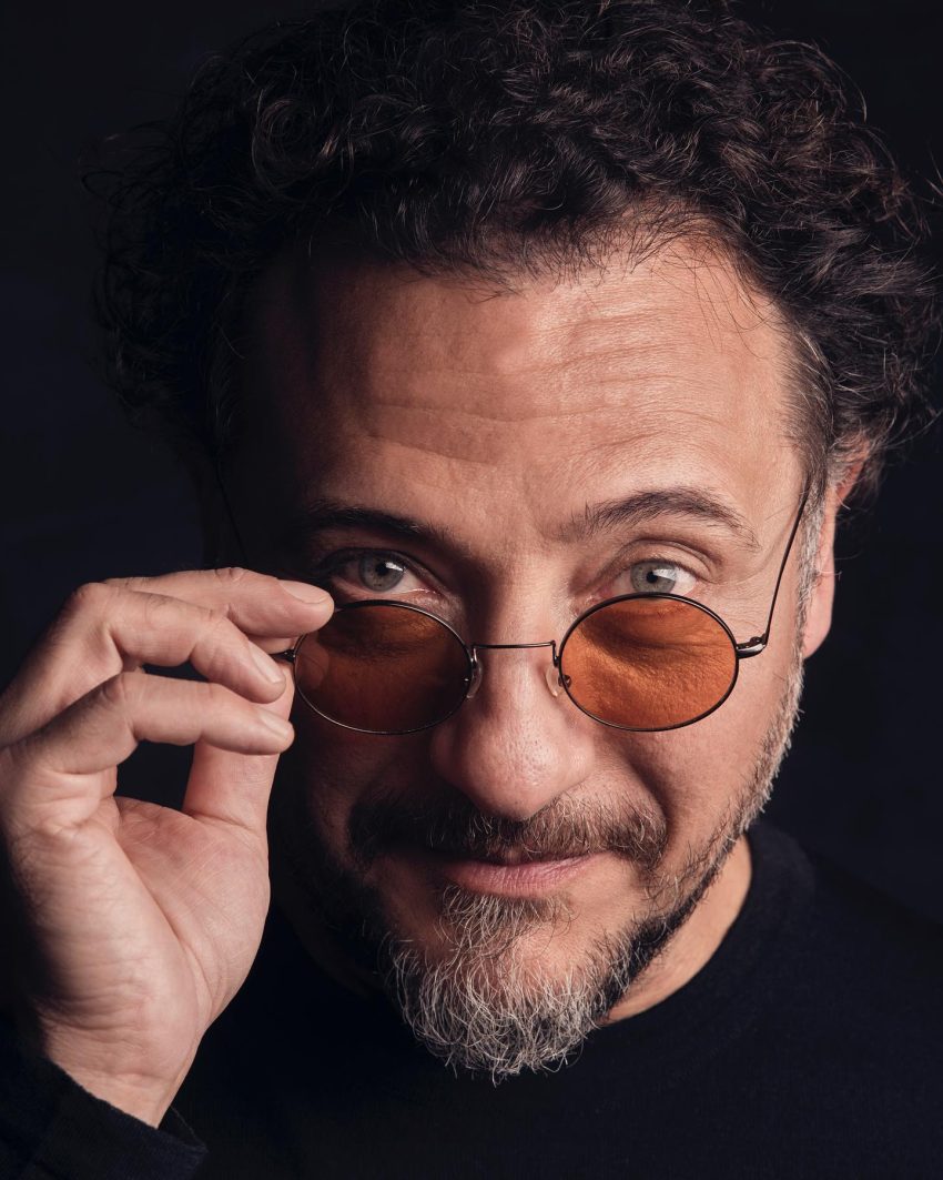 Yiğit Özşener Gain’in “Karanlık Oda” dizisinde
