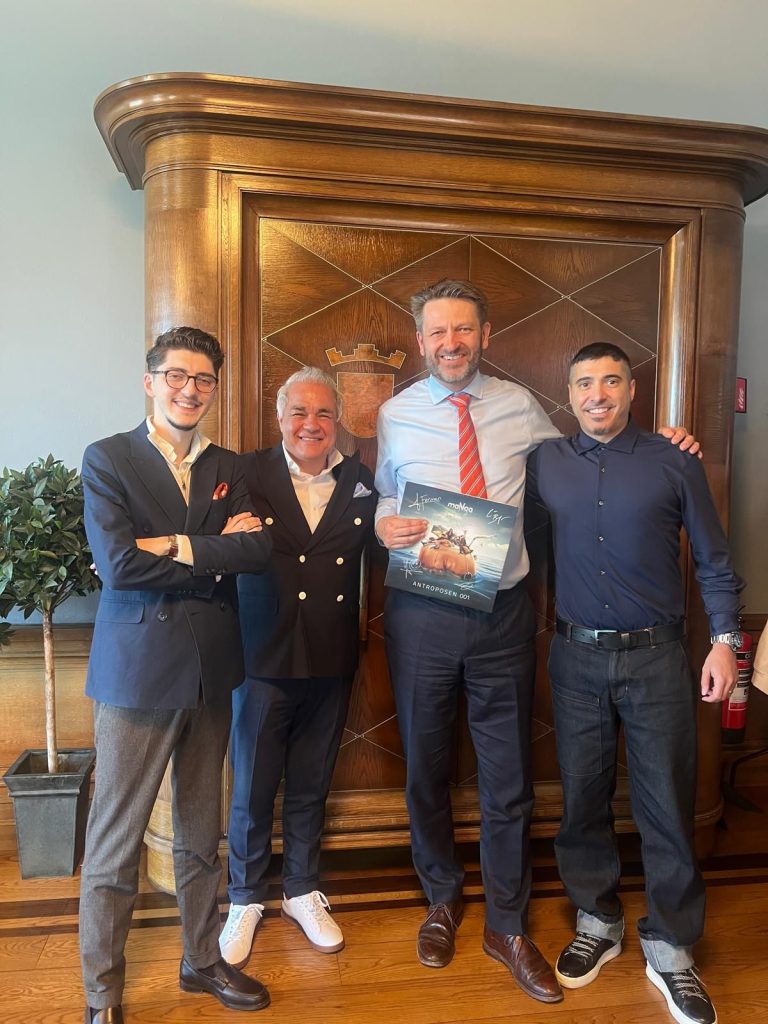 maNga solisti Ferman Akgül Oslo Parlemento’sunda