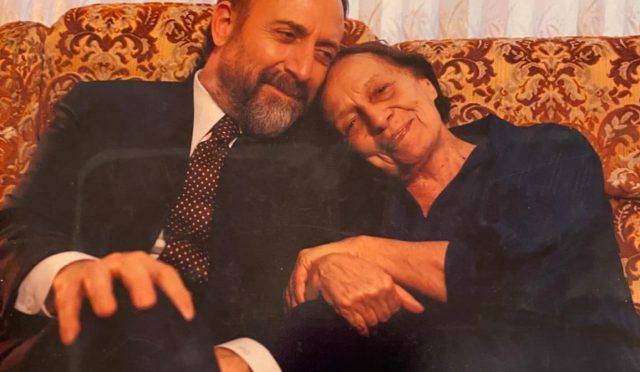 Halit Ergenç ile Ayten Uncuoğlu 20 yıl sonra “Kral Kaybederse”de buluştu