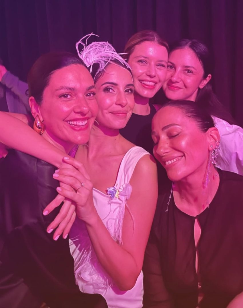 Bergüzar Korel ve Beren Saat yakın dostları Beyza Şekerci’nin kutlamasında buluştu