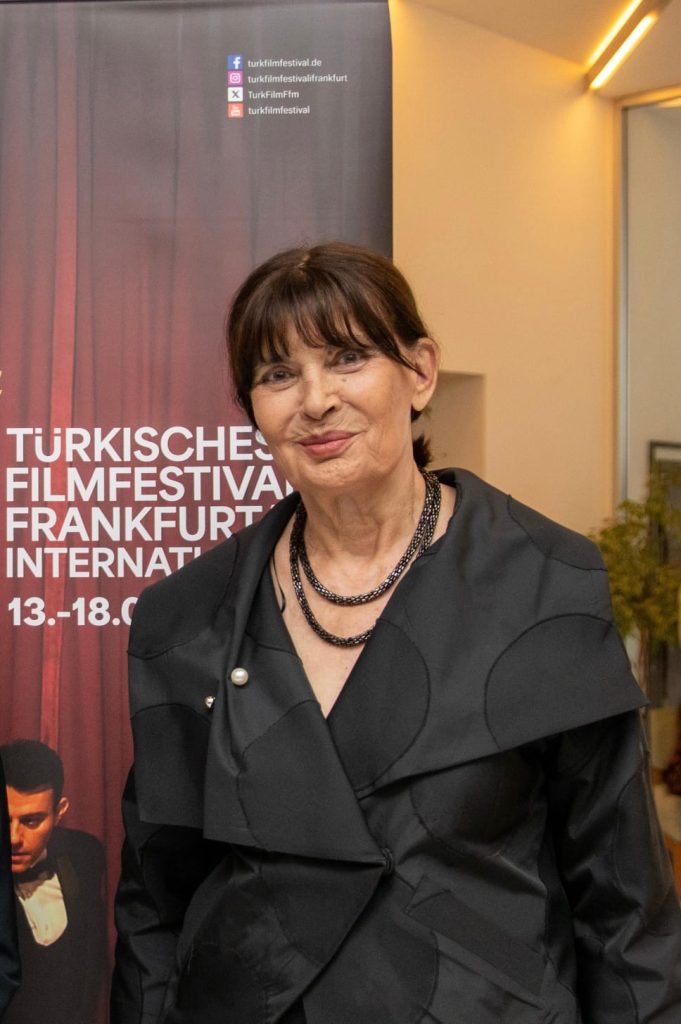 Şerif Sezer’e Frankfurt’tan onur ödülü
