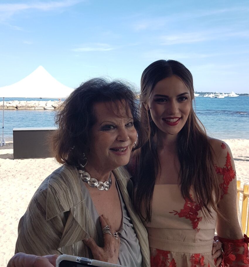 Fahriye Evcen, gençliğini oynadığı Claudia Cardinale’in vefatının ardından duygusal mesaj