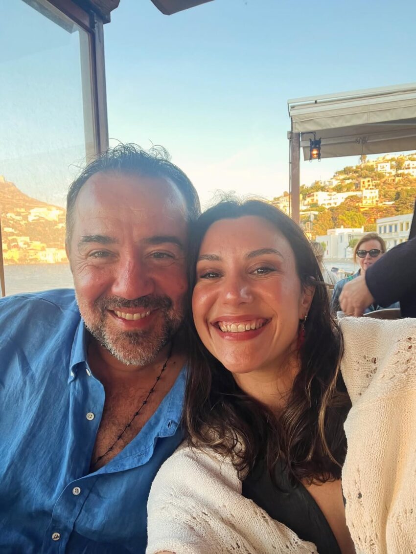 Ata Demirer sevgilisinin yaş gününde aşk ilanı