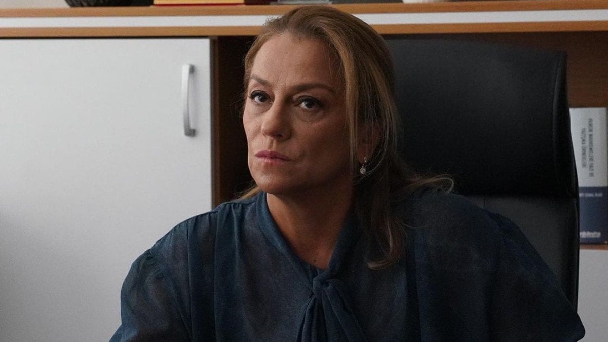 Ayşen Sezerel “Gülsüm”ün annesi rolüyle Abi’de