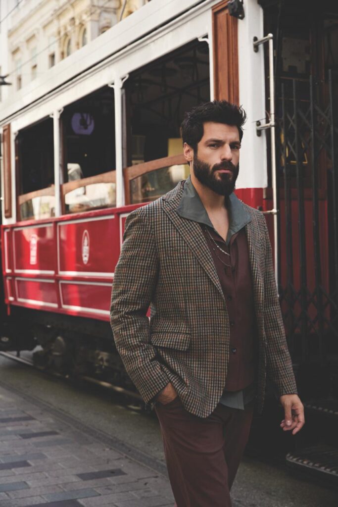 “Mehmed: Fetihler Sultanı”nın Fatih’i Serkan Çayoğlu’ndan İstanbul sokaklarında özel çekim
