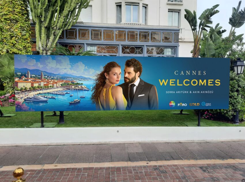 “Veliaht” dizisinin afişi Cannes sokaklarında