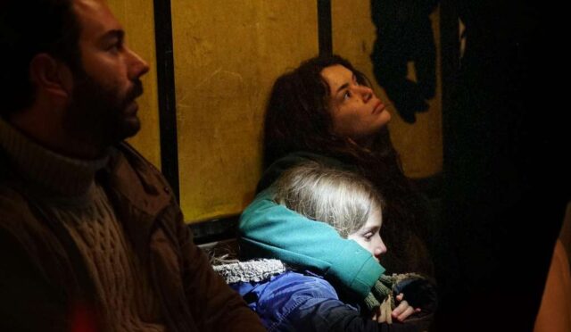 viran filmi seray kaya azra aksu (1)
