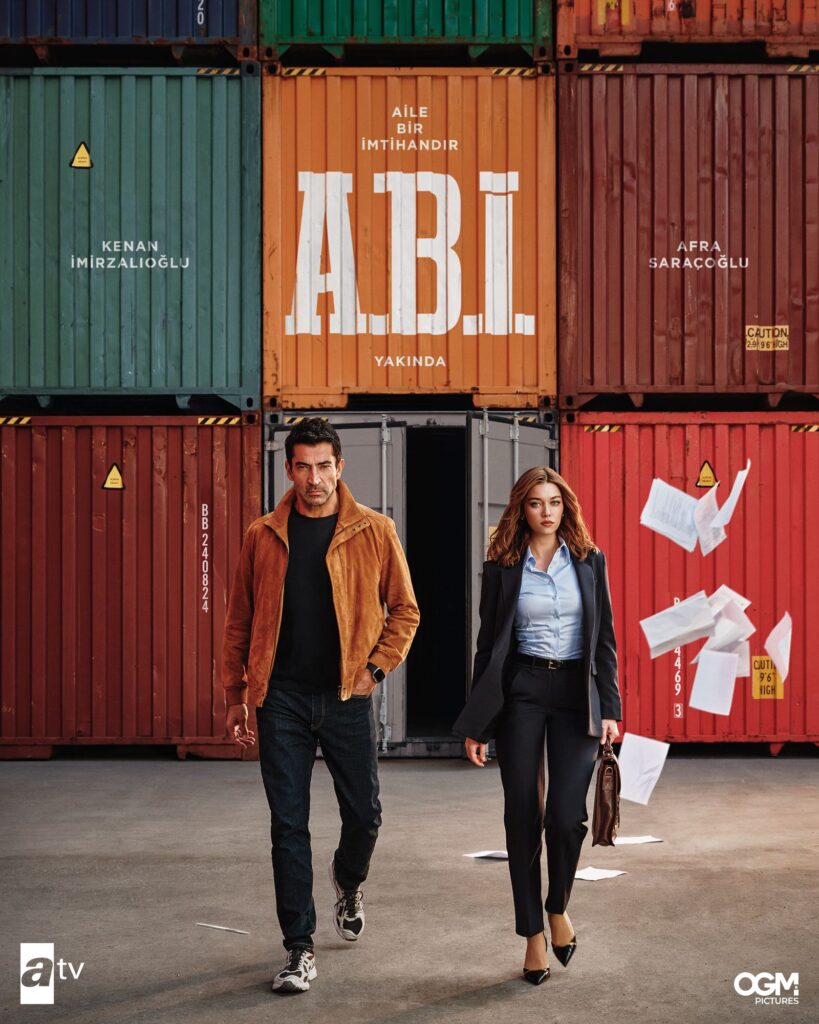Kenan İmirzalıoğlu ve Afra Saraçoğlu’nu buluşturan Abi’nin afişi yayınlandı