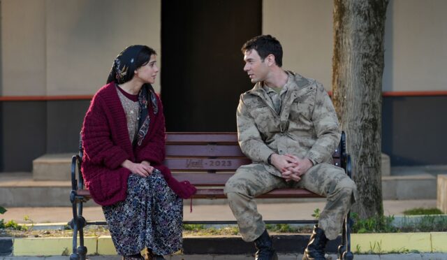 SEVDİĞİM SENSİN-AYTAÇ ŞAŞMAZ-ERKAN ALDUR (7)