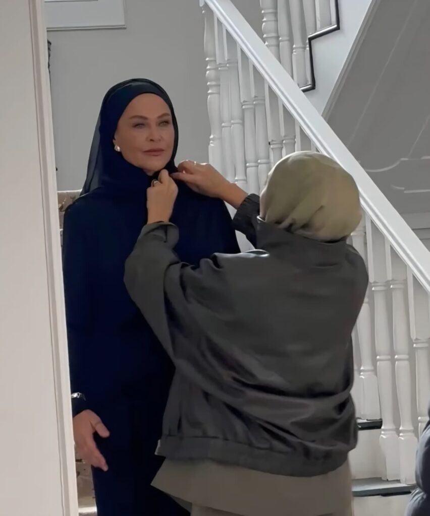 Hülya Avşar başörtülü Fazilet rolüyle dizi setlerine döndü