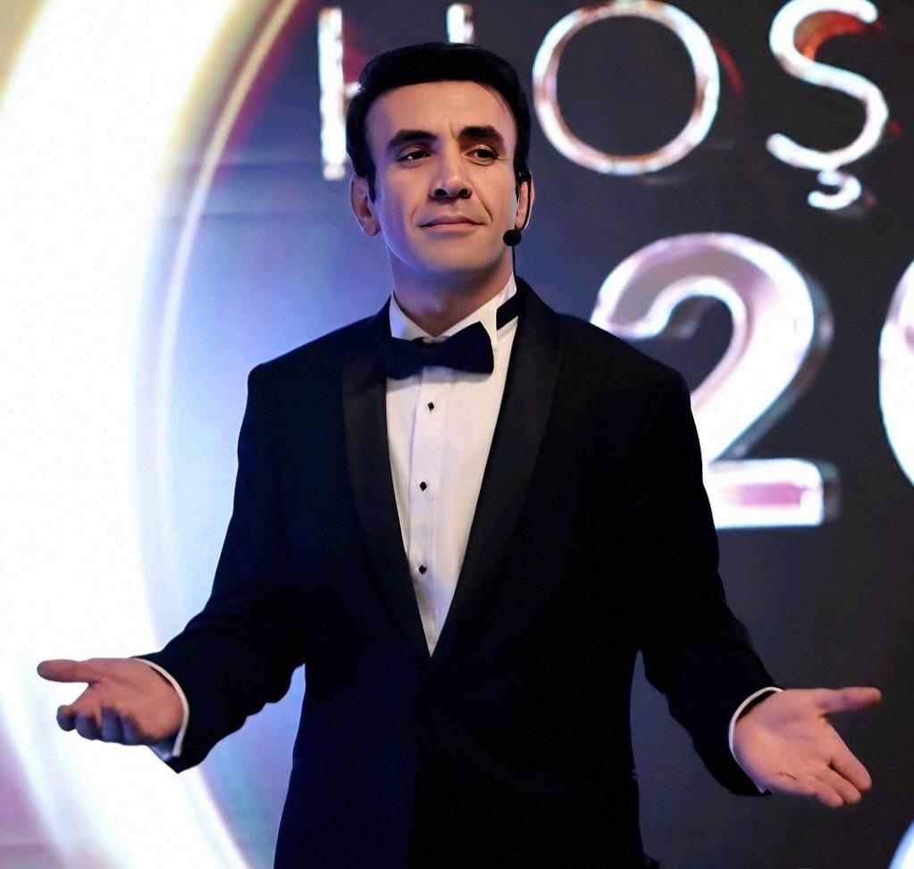 Mehmet Yılmaz Ak “Yeraltı” dizisiyle imza aşamasında