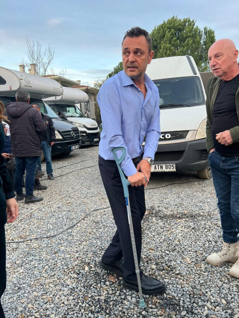 Çarpıntı dizisinin Metin’i Ogün Kaptanoğlu sette merdivenden düştü, dizi parçalandı