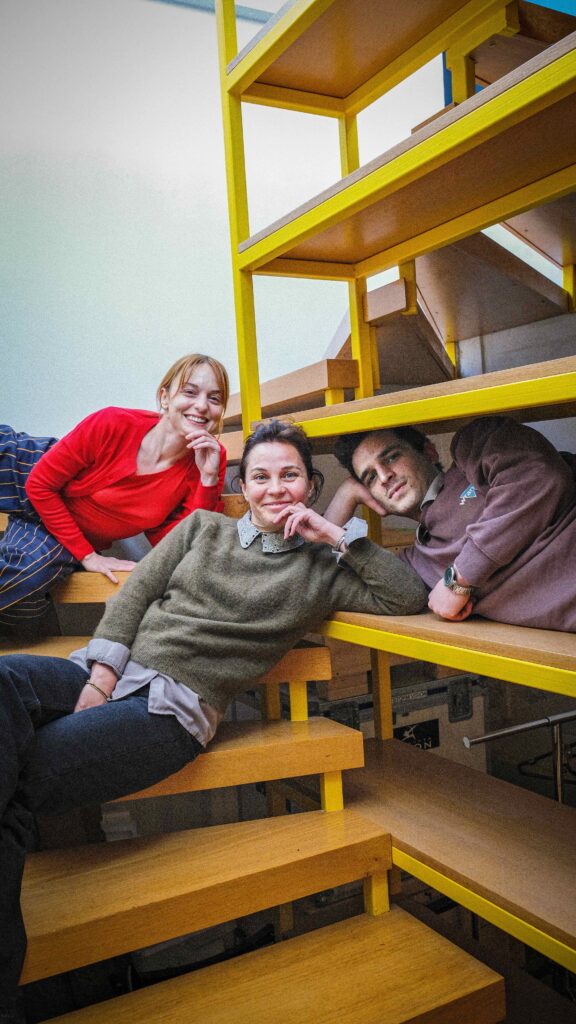 Tülin Özen ve Nilperi Şahinkaya, Ballı Süt oyununda ilk kez buluştu