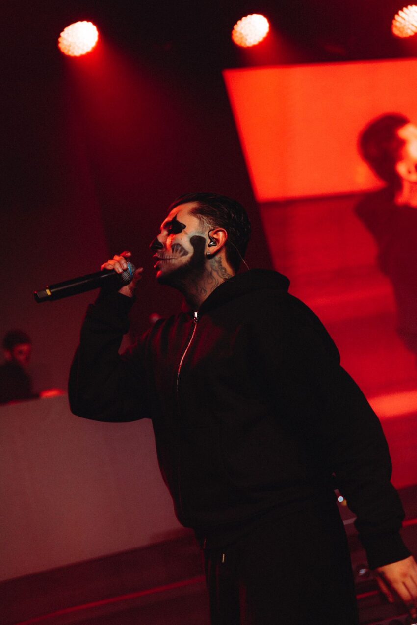 Motive, Bostancı konserine Joker makyajıyla çıktı