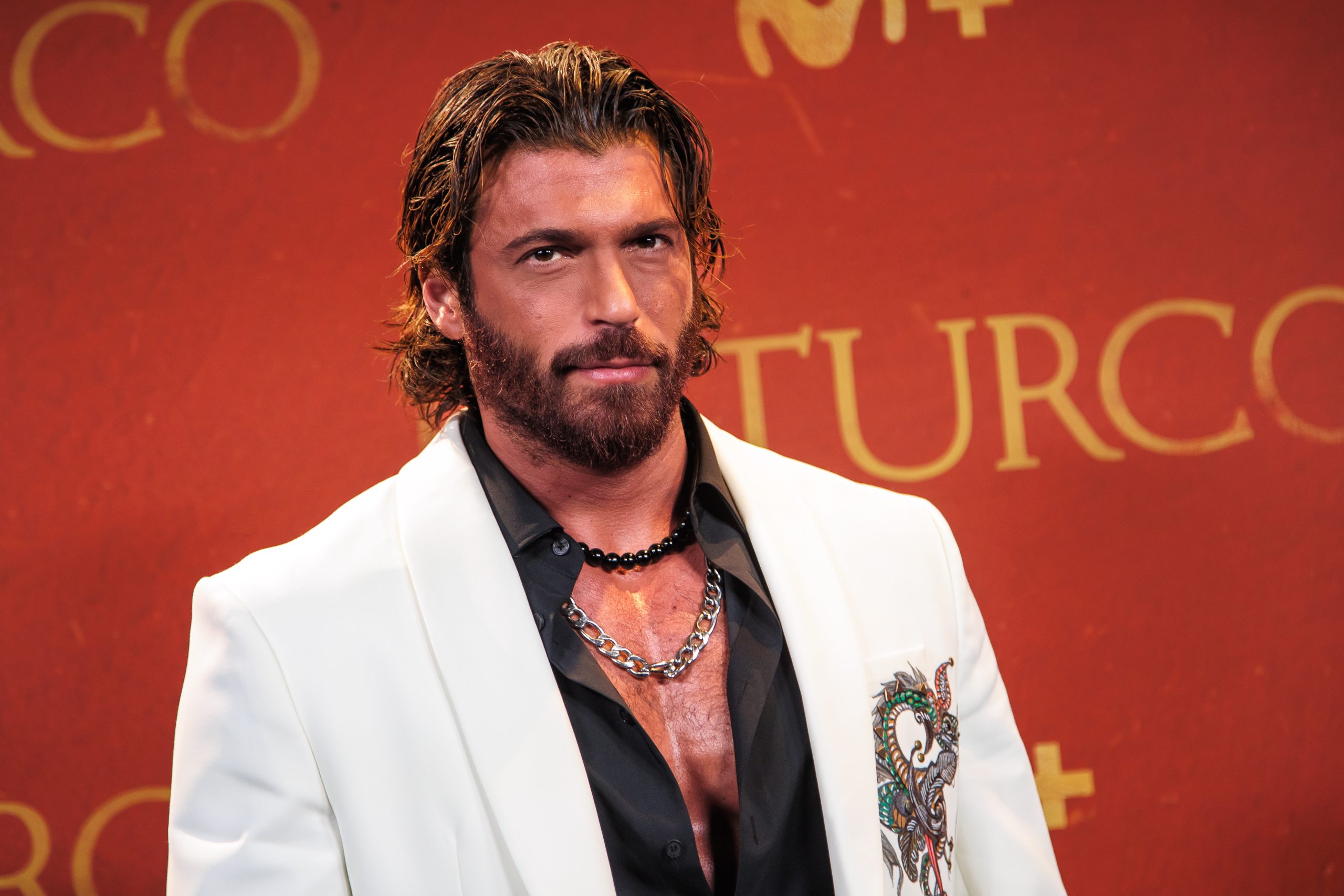 Can Yaman’lı El Turco dizisinin İspanya galasına büyük ilgi