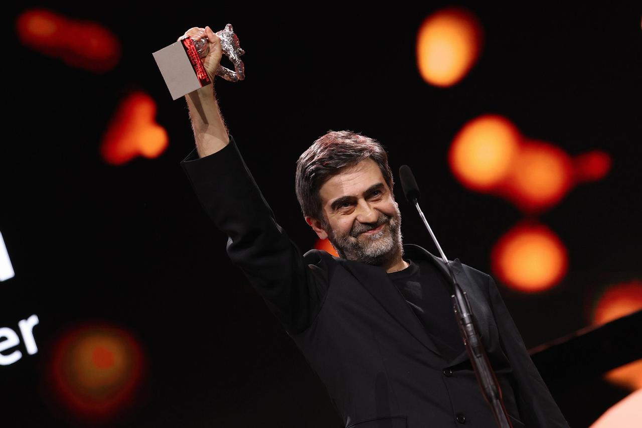 Berlin Film Festivali’nde Gümüş Ayı kazanan Emin Alper’den alkış yağmuruna tutulan konuşma