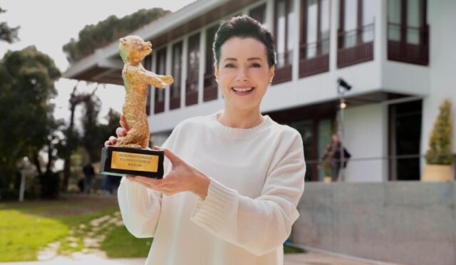 özgü namal kıskanmak (2)