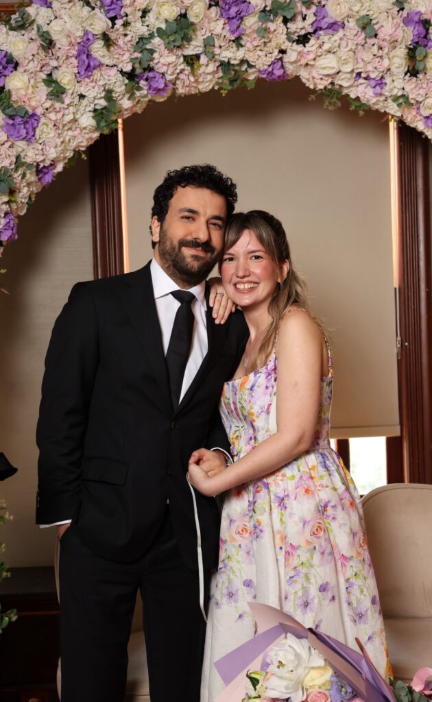 Hasan Can Kaya ve Duygu Karabaş aile arasında nişanlandı