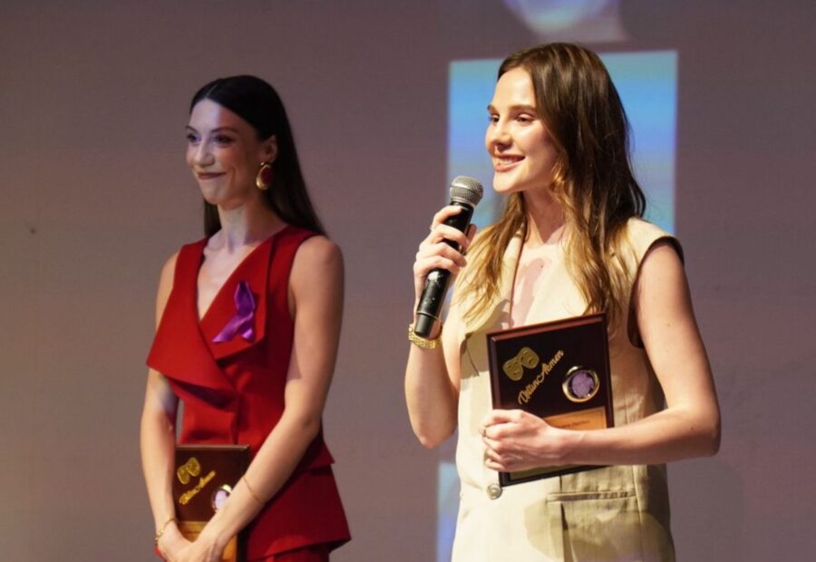 Alina Boz, ilk tiyatro oyunuyla ilk ödülünü kazandı