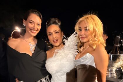 Dilan Çiçek Deniz Cannes'daki Demi Moore ve Salma Hayek'le bir arada